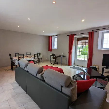 Au Coeur D'un Chateau Historique Avec Parc, Proche De Cognac, Ideal Famille Et Nature - Fr-1-653-167 Летний дом