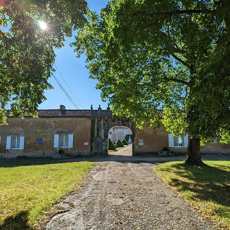 Σπίτι διακοπών Au Coeur D'un Chateau Historique Avec Parc, Proche De Cognac, Ideal Famille Et Nature - Fr-1-653-167 *