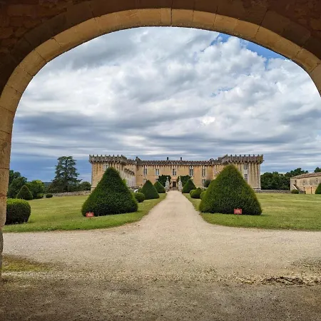 Летний дом Au Coeur D'un Chateau Historique Avec Parc, Proche De Cognac, Ideal Famille Et Nature - Fr-1-653-167