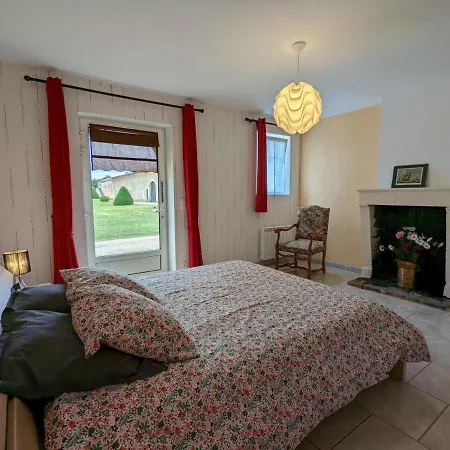 بيت للعطل Au Coeur D'un Chateau Historique Avec Parc, Proche De Cognac, Ideal Famille Et Nature - Fr-1-653-167